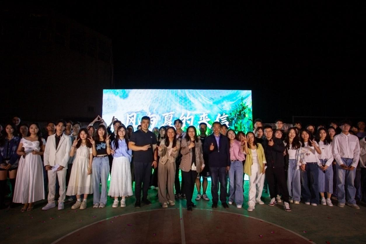 “凤凰花开在路口，青春永存夏日风”丨国际经贸学院2025毕业音乐会圆满落幕