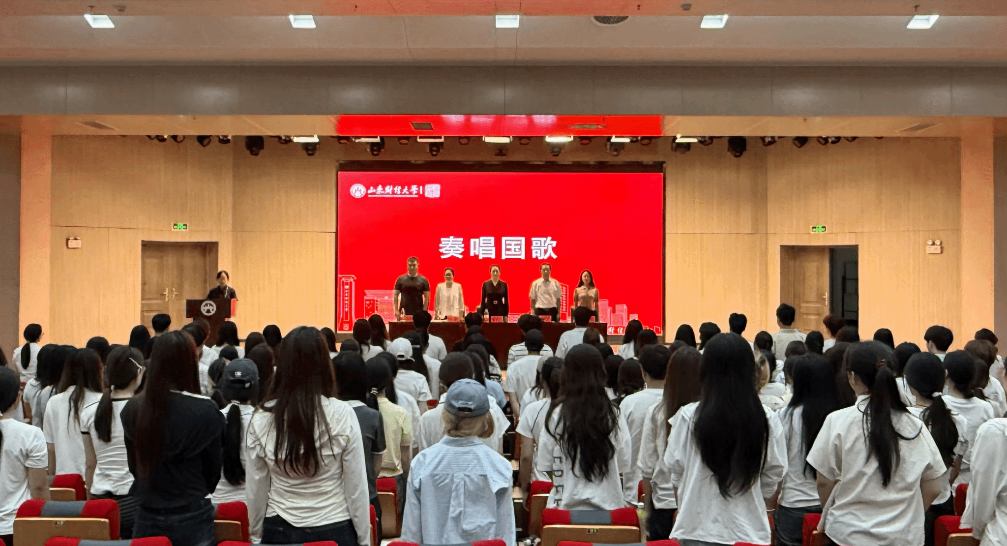青马铸魂启新程 笃行奋进担使命 ——国际经贸学院举办2026年“青马工程”大学生骨干培训班开班仪式暨开班第一课